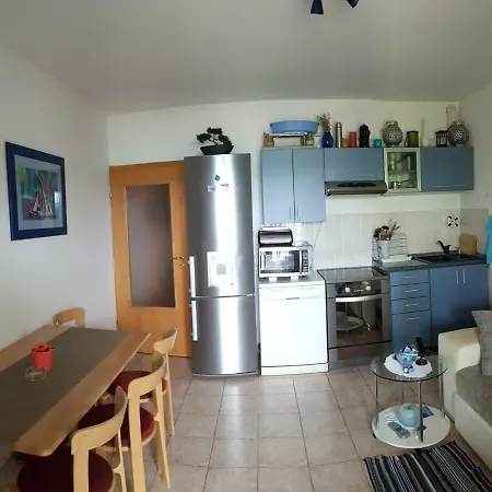 Apartman Sa Dvoristem Uz Plazu