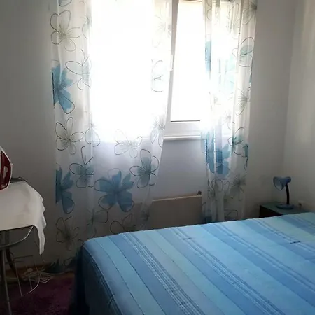 Apartment Apartman Sa Dvoristem Uz Plazu