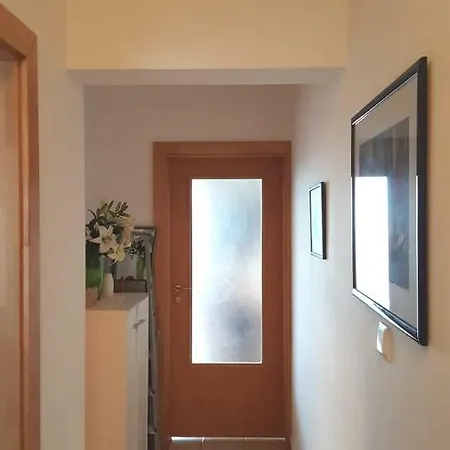 Apartman Sa Dvoristem Uz Plazu Turanj