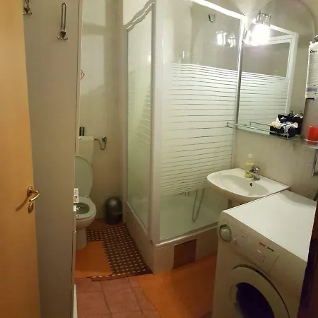 Apartman Sa Dvoristem Uz Plazu Turanj